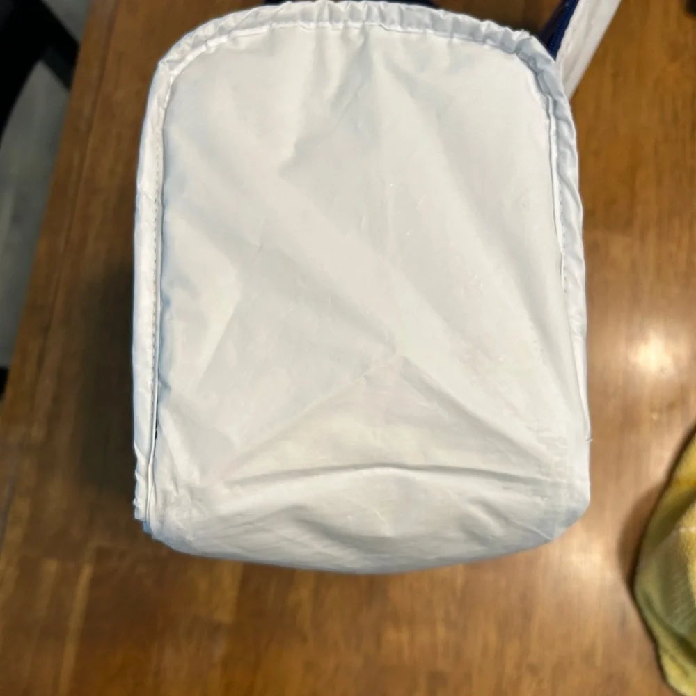 Vera Bradley Lunch Tote - Picture 14 of 16